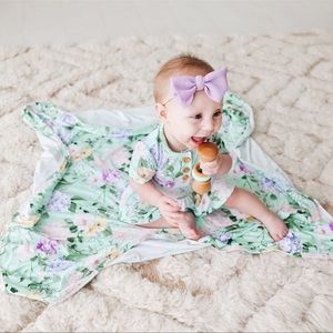 Posh peanut Erin and Minty Patoo blanket